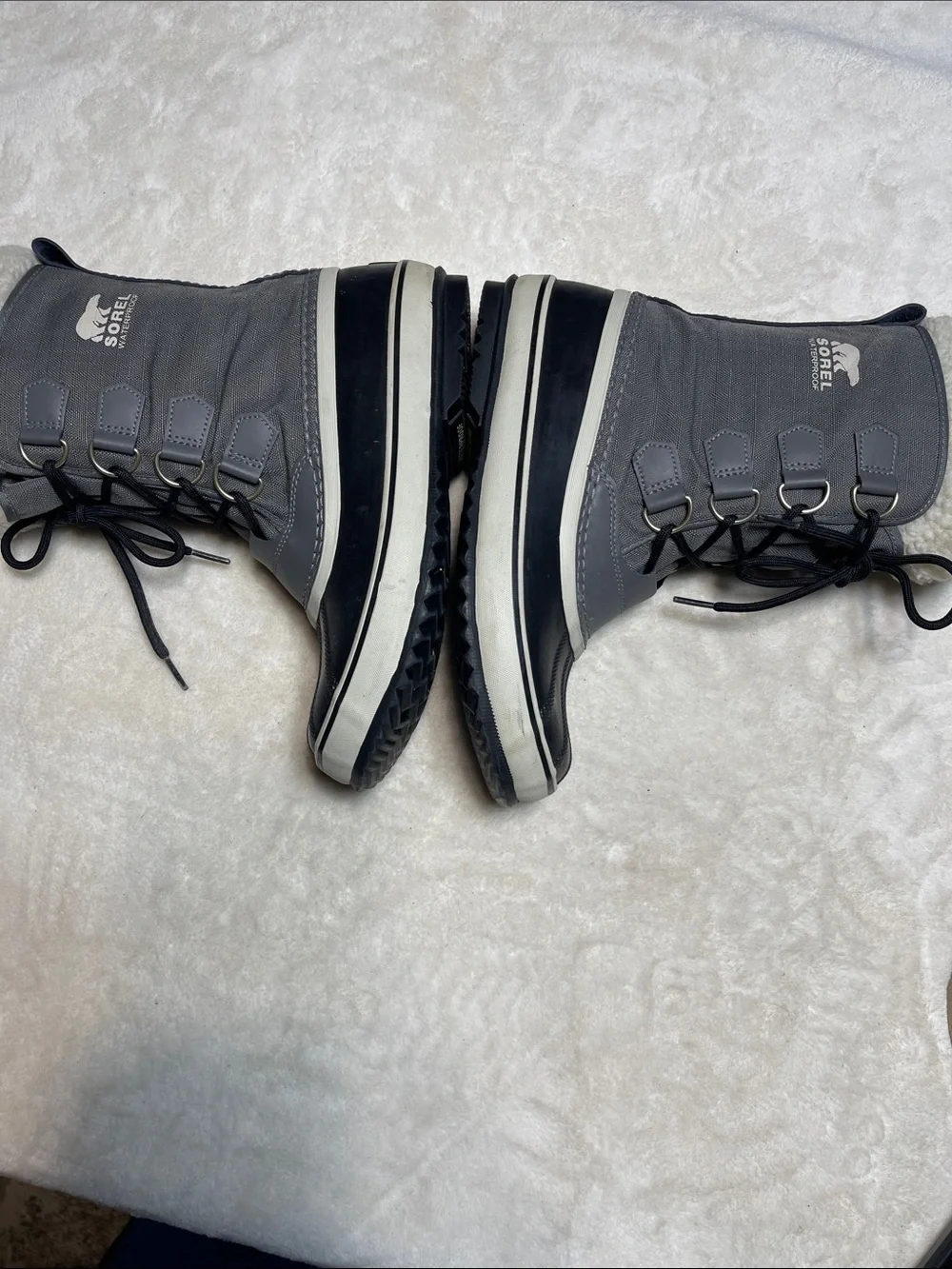 Sorel Gray and Black Waterproof Sherpa-Lined Lace-Up Boots Size 9 women’s